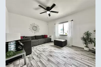 160 W 48th, Los Angeles, CA 90037 - Photo 11
