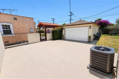 8725 S Gramercy Place, Los Angeles, CA 90047 - Photo 15