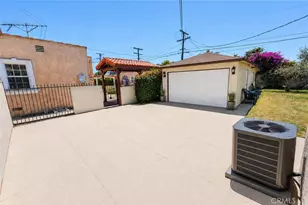 8725 S Gramercy Pl, Los Angeles, CA 90047 - Photo 15