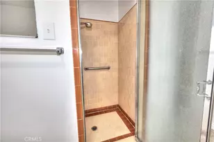 8725 S Gramercy Pl, Los Angeles, CA 90047 - Photo 17