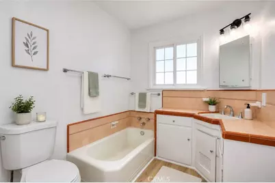 8725 S Gramercy Place, Los Angeles, CA 90047 - Photo 11