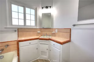 8725 S Gramercy Pl, Los Angeles, CA 90047 - Photo 19