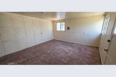 8725 S Gramercy Place, Los Angeles, CA 90047 - Photo 39
