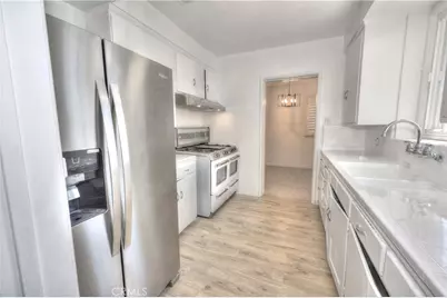 8725 S Gramercy Place, Los Angeles, CA 90047 - Photo 29
