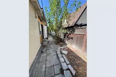 2790 Mataro, Pasadena, CA 91107 - Photo 45