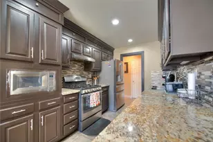 8723 Larkin Ct, Riverside, CA 92503 - Photo 15