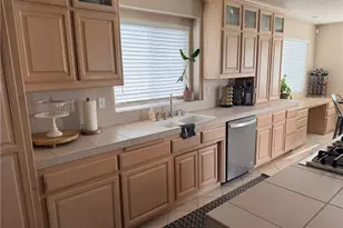 18285 Harbor Dr, Victorville, CA 92395 - Photo 11