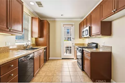 11521 Cararra Lane, Northridge, CA 91326 - Photo 9