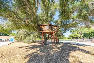 26251 Ravenhill Rd, Canyon Country, CA 91387 - Photo 19