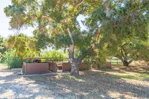 26251 Ravenhill Rd, Canyon Country, CA 91387 - Photo 25