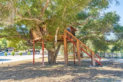 26251 Ravenhill Road, Canyon Country, CA 91387 - Photo 5