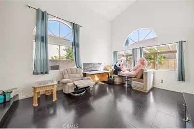 14311 Hillcrest Dr, Fontana, CA 92337 - Photo 7