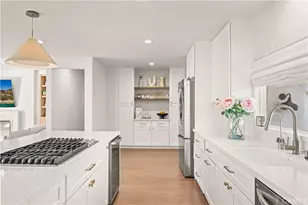 13321 Bubbling Well Rd, Tustin, CA 92780 - Photo 9