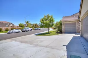 14271 Rolling Stream Pl, Eastvale, CA 92880 - Photo 5