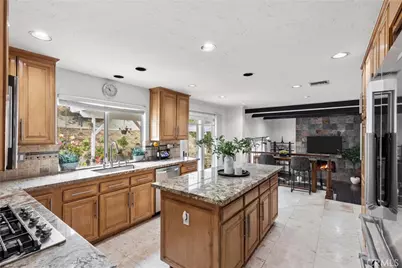 20224 Chapter, Woodland Hills, CA 91364 - Photo 5