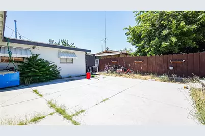 14378 Mojave, Victorville, CA 92395 - Photo 19