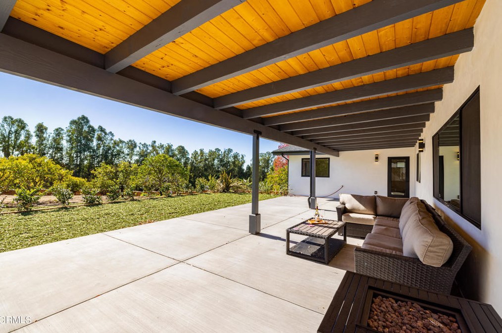 1226 Calle Aurora, Camarillo CA  93010-8438 exterior