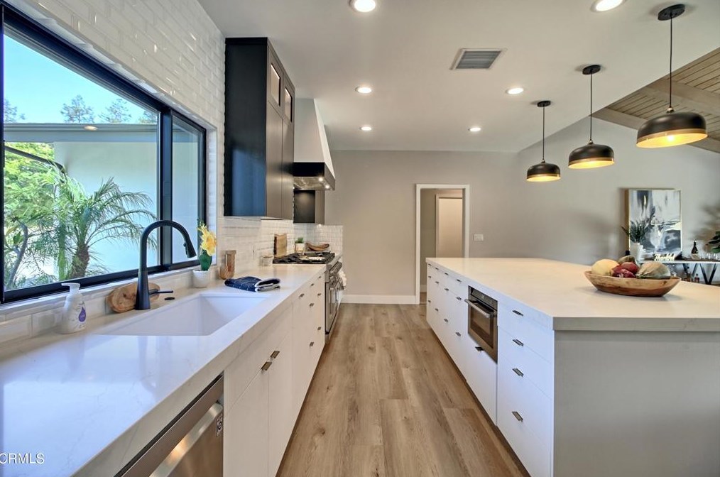1226 Calle Aurora, Camarillo CA  93010-8438 exterior