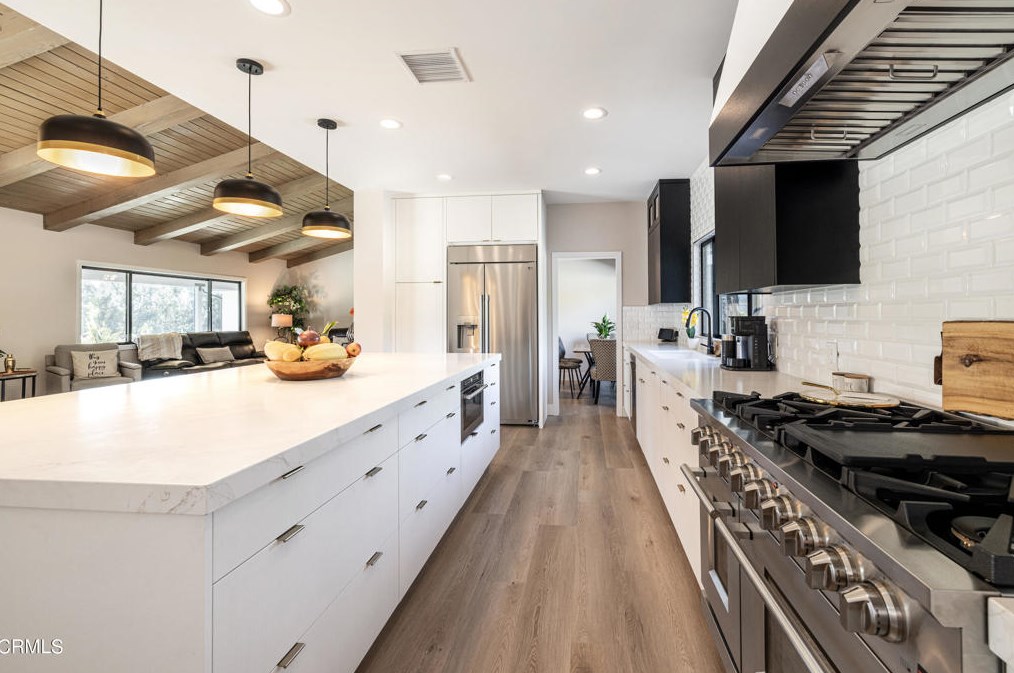 1226 Calle Aurora, Camarillo CA  93010-8438 exterior
