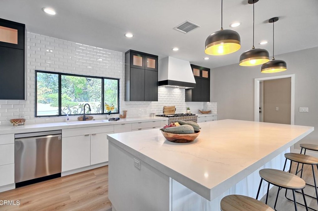1226 Calle Aurora, Camarillo CA  93010-8438 exterior