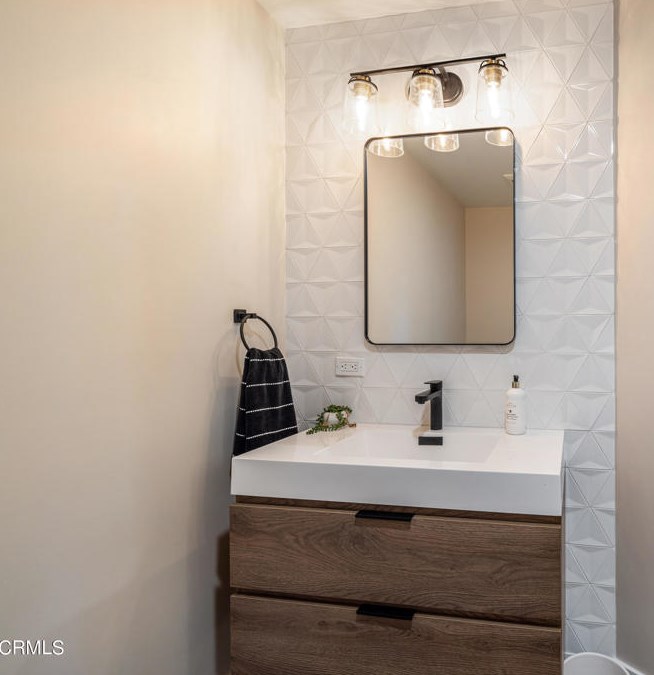 1226 Calle Aurora, Camarillo CA  93010-8438 exterior