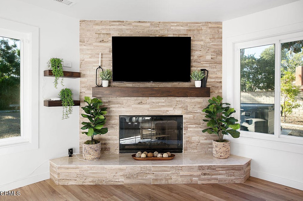 1793 Calle Rocas, Camarillo CA  93010-8427 exterior