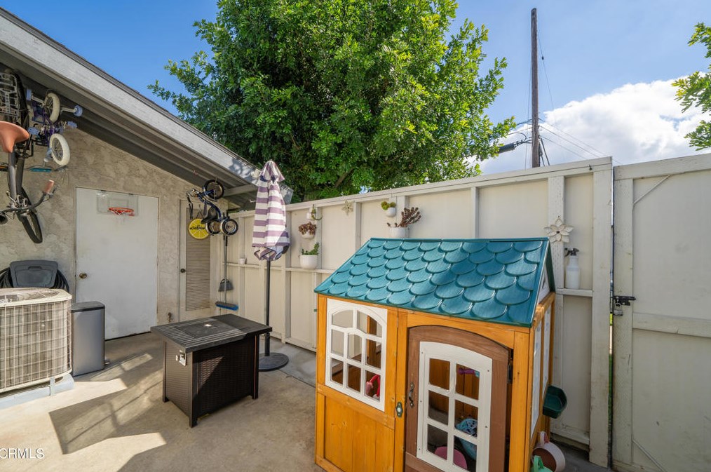 1345 Maxwell Ln, Upland CA  91786-7013 exterior