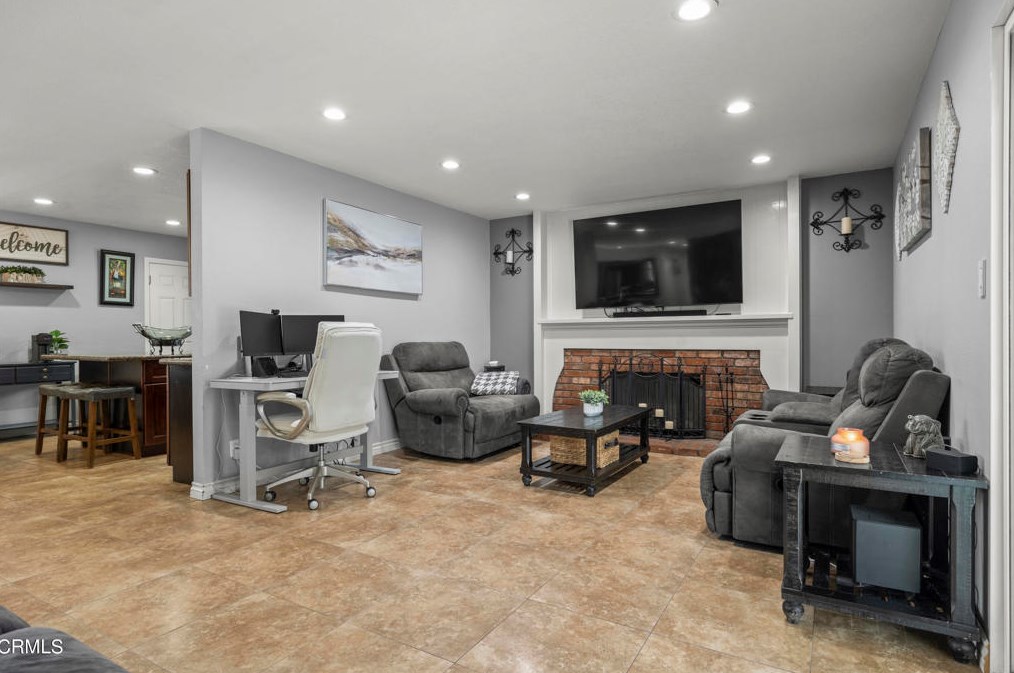 1010 Olive St, Oxnard CA 93033-5024 exterior