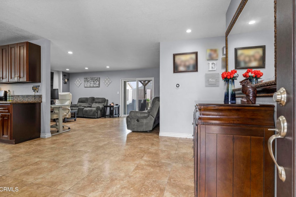 1010 Olive St, Oxnard CA 93033-5024 exterior