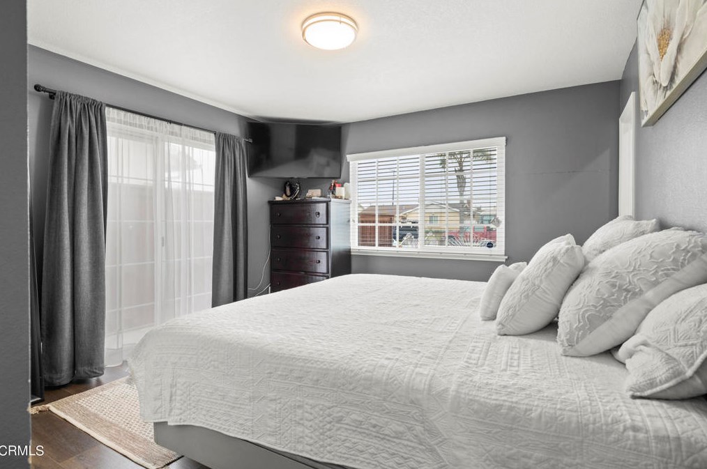 1010 Olive St, Oxnard CA 93033-5024 exterior