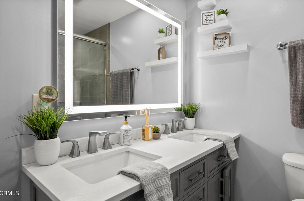 1010 Olive St, Oxnard CA 93033-5024 exterior