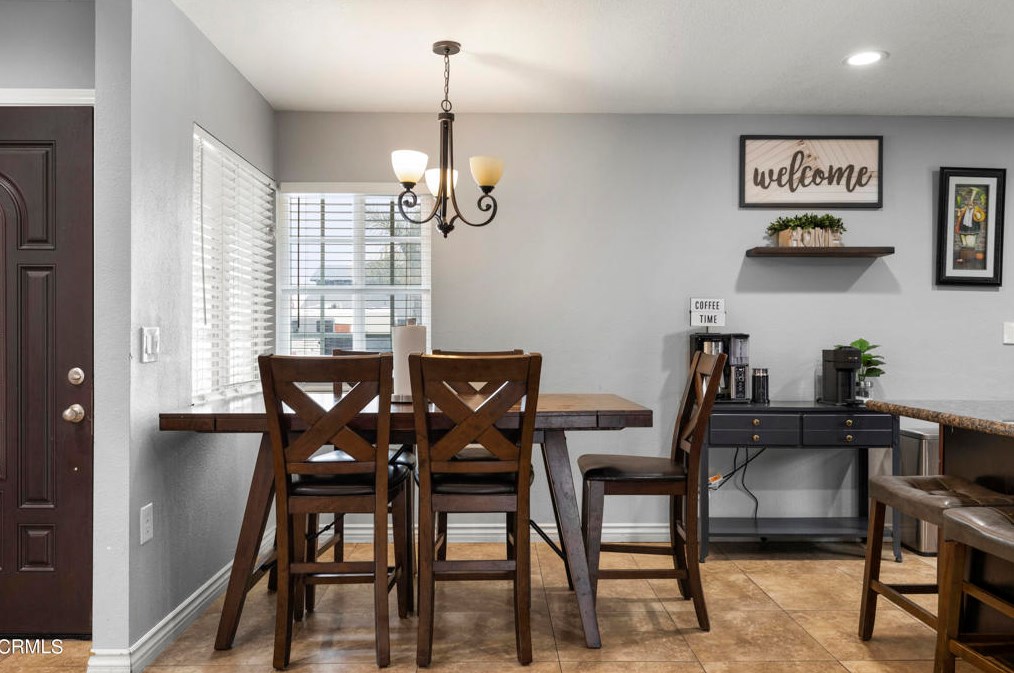 1010 Olive St, Oxnard CA 93033-5024 exterior