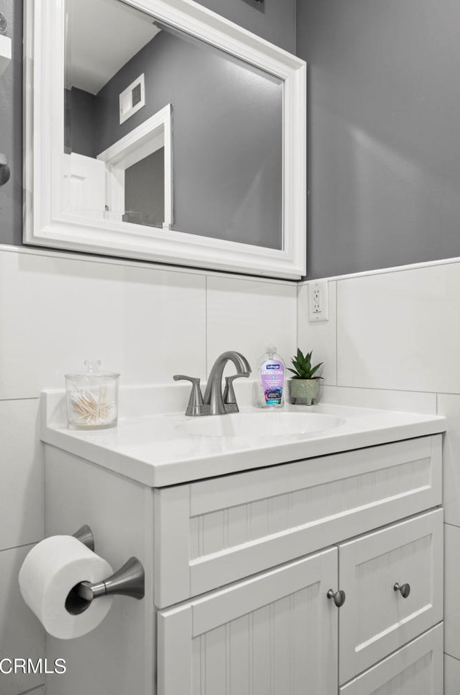 1010 Olive St, Oxnard CA 93033-5024 exterior