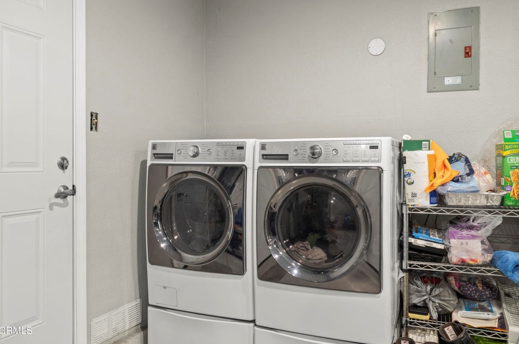 1010 Olive St, Oxnard CA 93033-5024 exterior