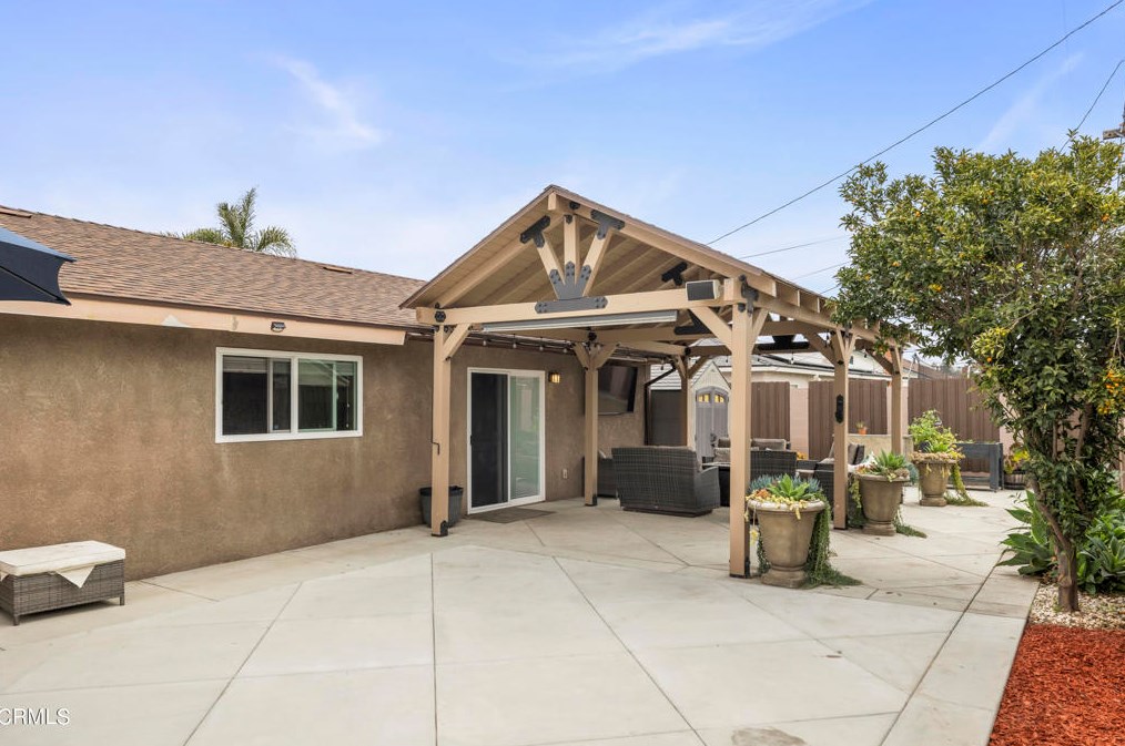 1010 Olive St, Oxnard CA 93033-5024 exterior