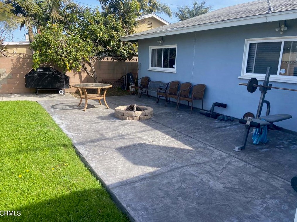 3611 E St, Oxnard CA 93033-6055 exterior