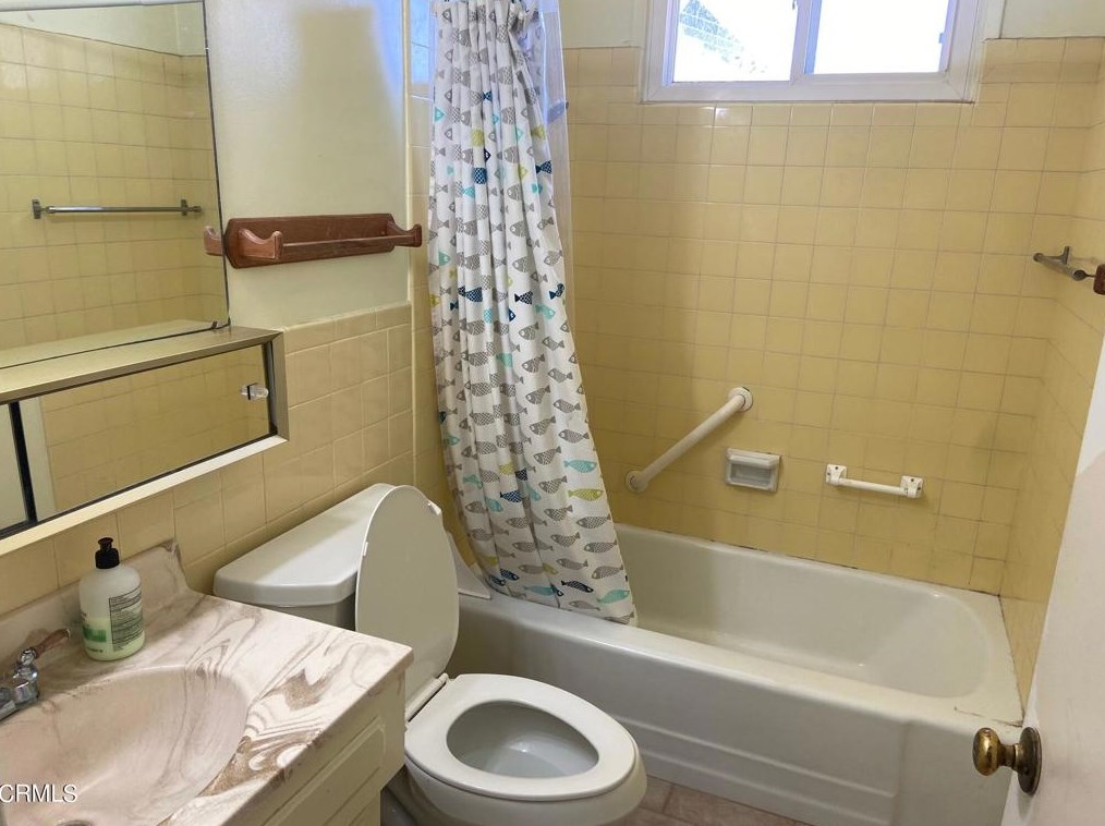 3611 E St, Oxnard CA 93033-6055 exterior