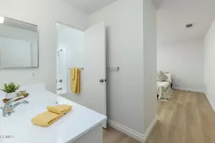 24121 Village 24, Camarillo, CA 93012 - Photo 7