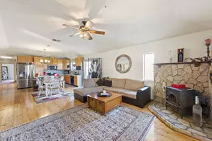 390 E Highland Hills Dr, Camarillo, CA 93010 - Photo 23