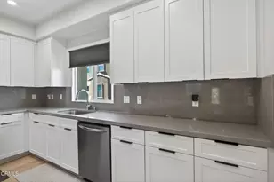 302 Marlee Ln, Camarillo, CA 93012 - Photo 5