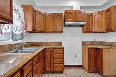 400 N Hayes Avenue, Oxnard, CA 93030 - Photo 13