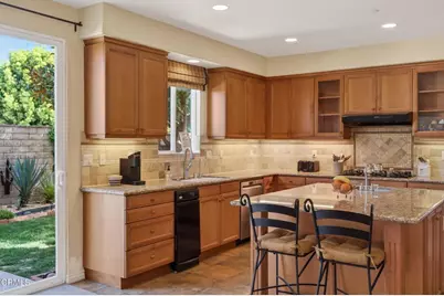 650 Charleston Place, Ventura, CA 93004 - Photo 15