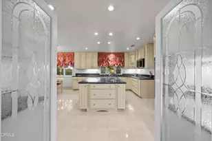 4240 Reyes Dr, Tarzana, CA 91356 - Photo 19