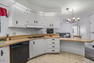 15750 E Arroyo Dr, Moorpark, CA 93021 - Photo 9