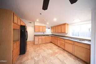 628 Paige Ln, Thousand Oaks, CA 91360 - Photo 3