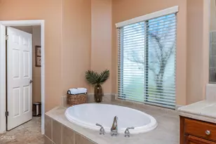 10705 Gainsborough Ct, Bakersfield, CA 93312 - Photo 23