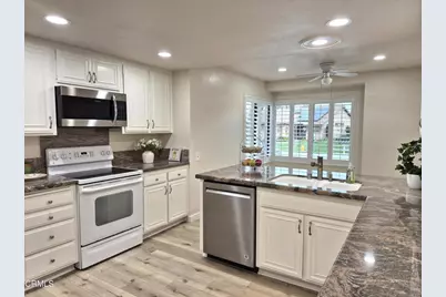 42036 Village 42, Camarillo, CA 93012 - Photo 9