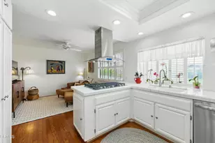 18751 Hatteras St, Tarzana, CA 91356 - Photo 13