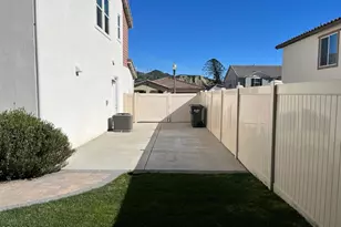 1248 Redbud St, Santa Paula, CA 93060 - Photo 43