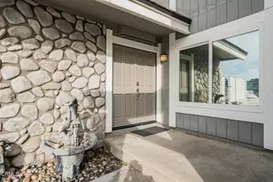 2221 Kingsbridge Ln, Oxnard, CA 93035 - Photo 5